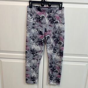 Lululemon Leggings Pink and Gray Cropped. Size 4 or 6, sporty